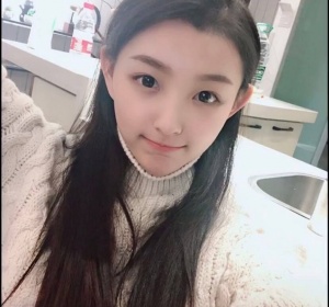 00后纯兼职小美女 乖巧可爱 人美肤白 很有感觉