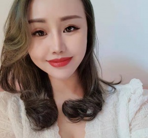 朔州眼睛有点像李若彤的大胸妹子朵朵，红唇诱人，口的过瘾