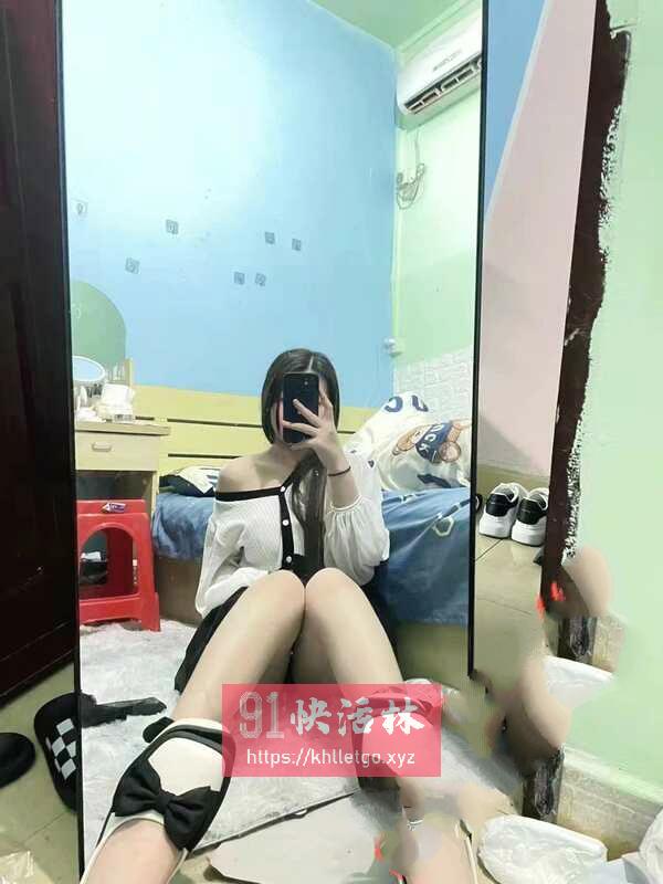佛山黄岐兼职楼凤17岁嫩妹三点粉