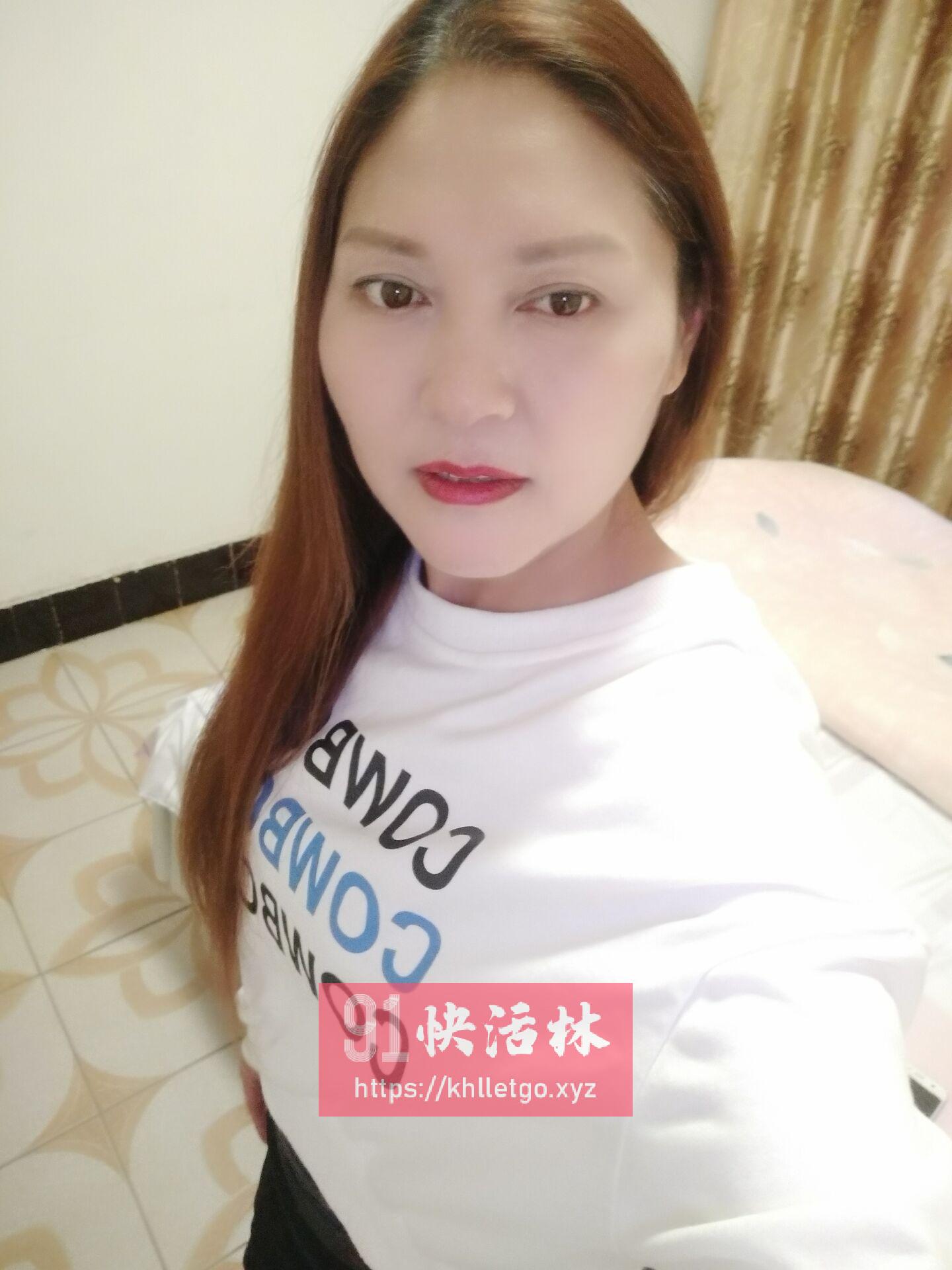 成都兼职楼凤熟女，耐心口活还不错，泄火专用