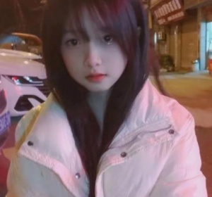 厦门气质妙龄妹子口的时候非常认真