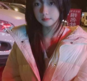 厦门气质妙龄妹子口的时候非常认真