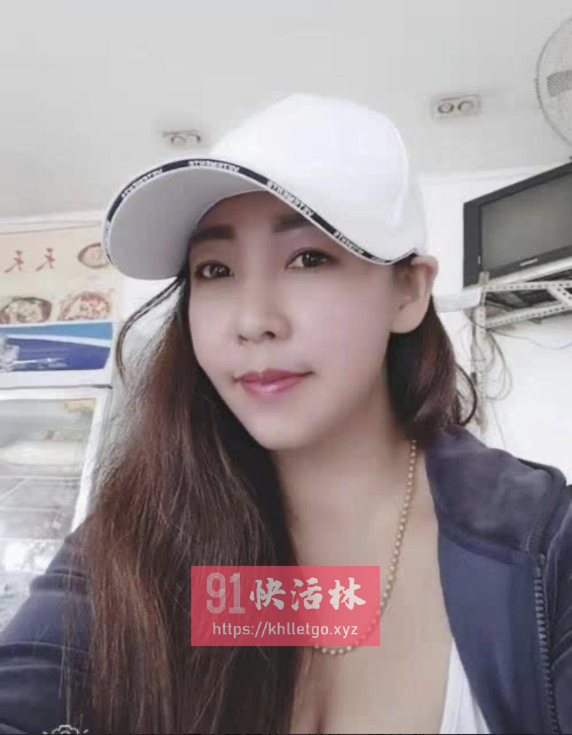 小骚逼被干的很爽 [11P]--美拍 - 我自拍