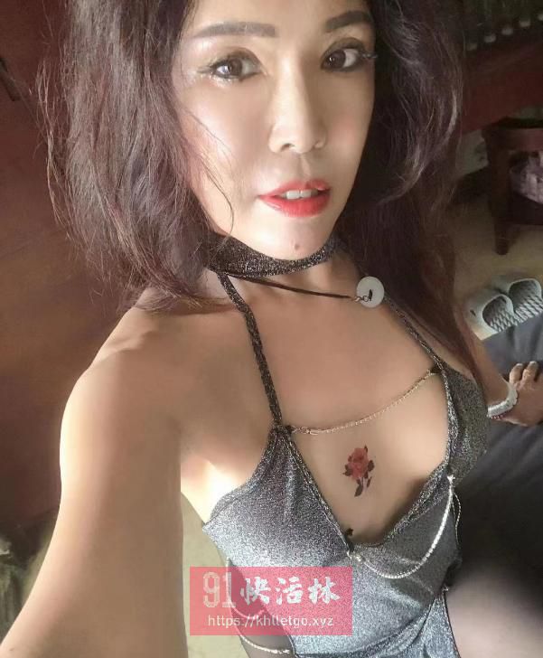 三亚美腿骚熟女兼职楼凤